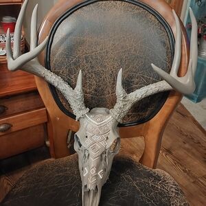 Artistic Gray Deer Skull Wall Art